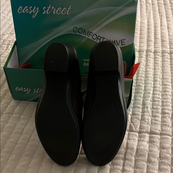 Easy Street Brown Ankle Boots with Elastic Panels - Picture 3 of 6